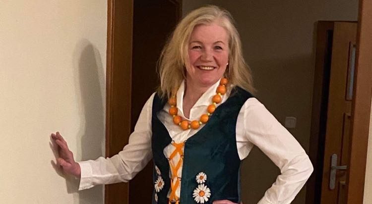 Miss 45+ - uśmiechnięta kobieta