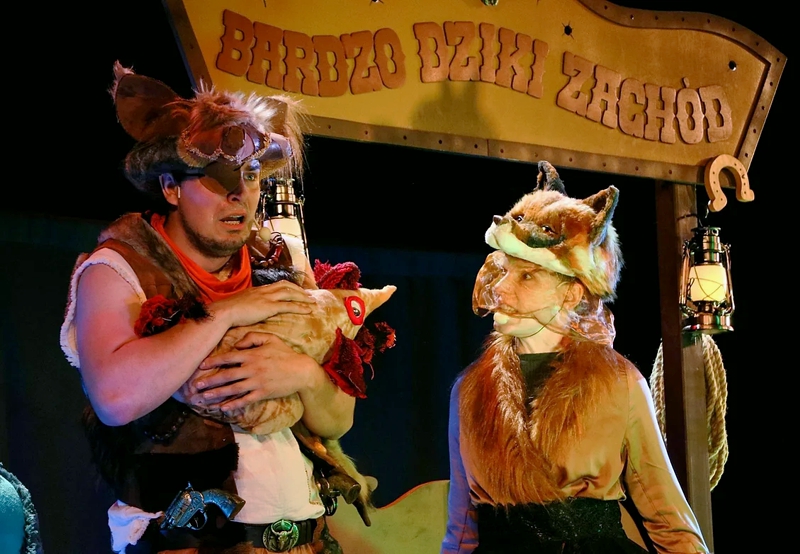 Wyprawa na "Bardzo dziki zachód" z Teatrem Bajaderka - na zdjeciu dwie postacie